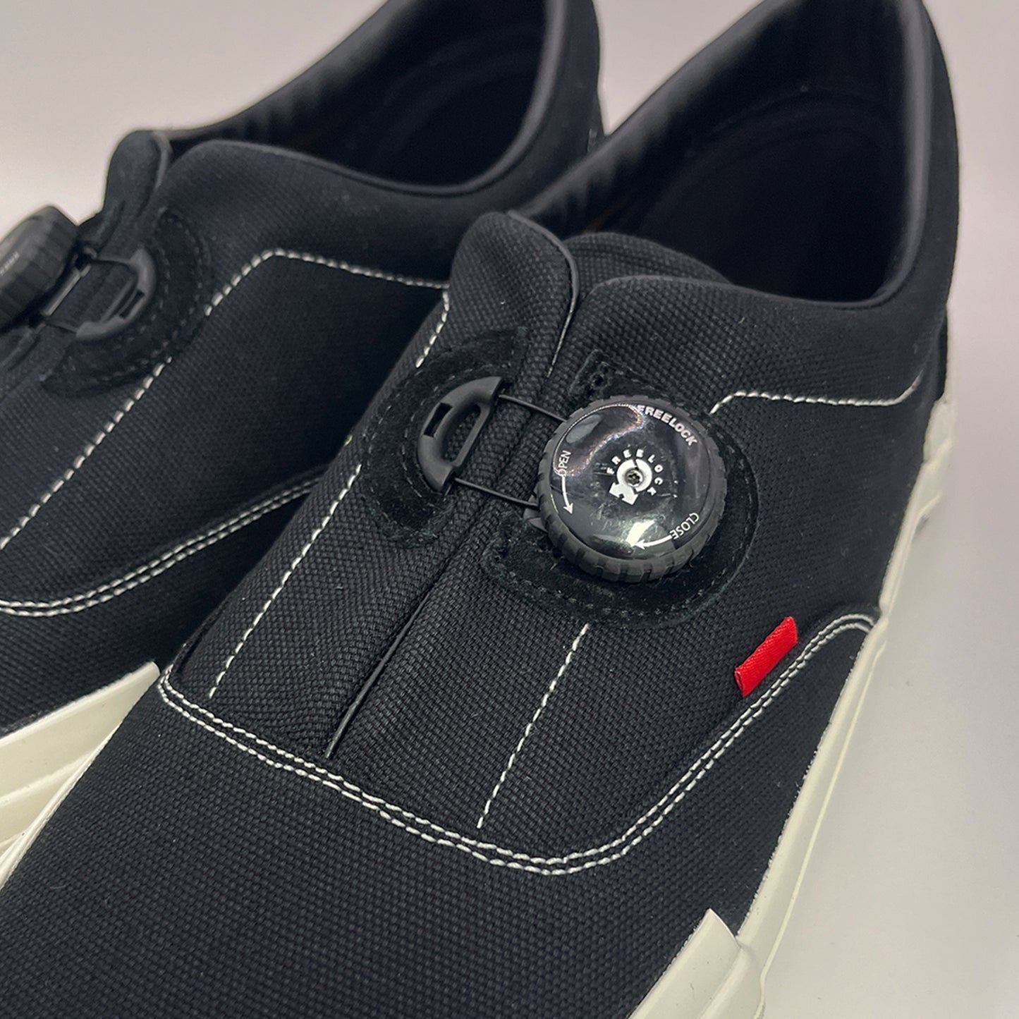 pg CONTRAST-D BLACK