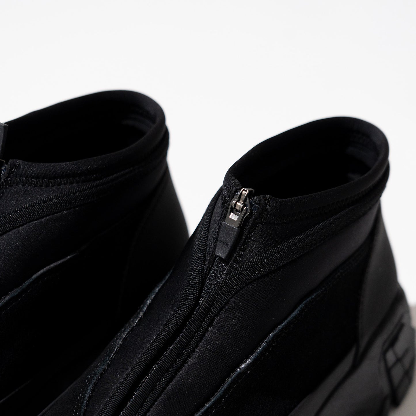pg CAVE BLACK