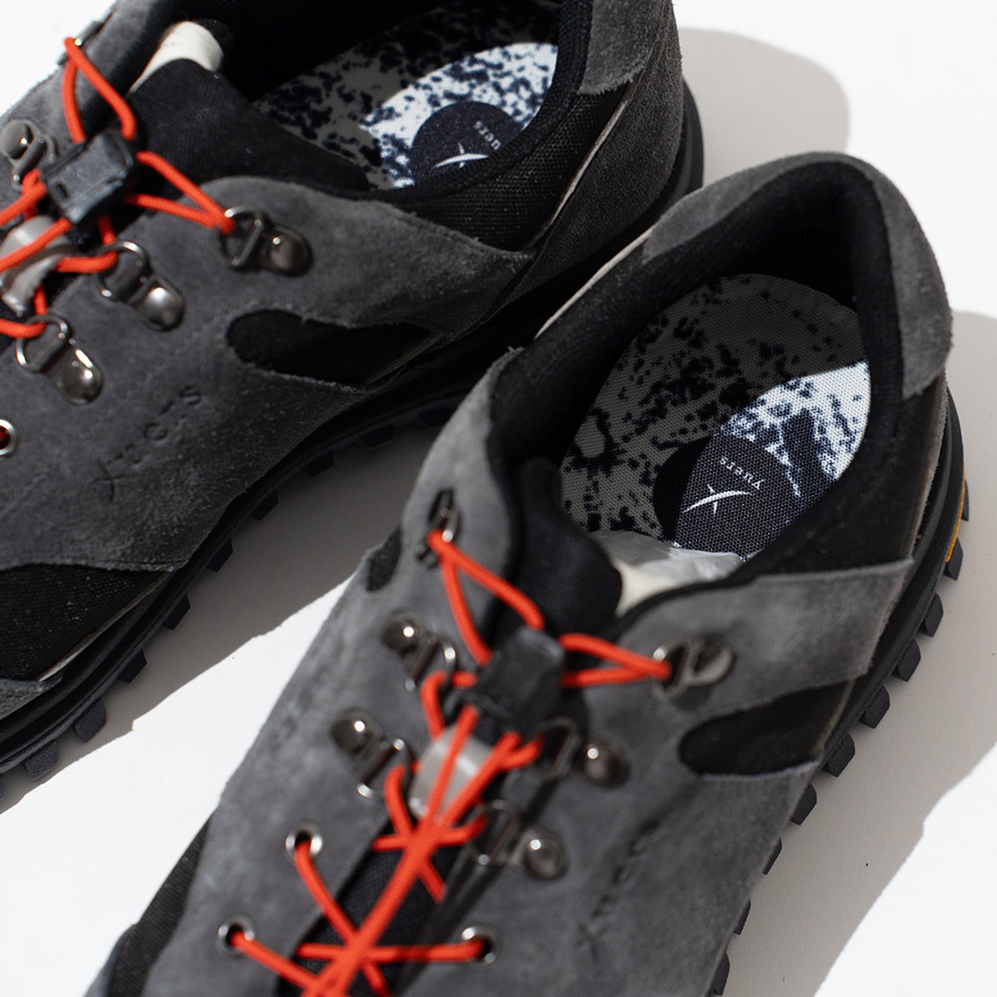 yuers WALKABOUT BLACK / GRAY