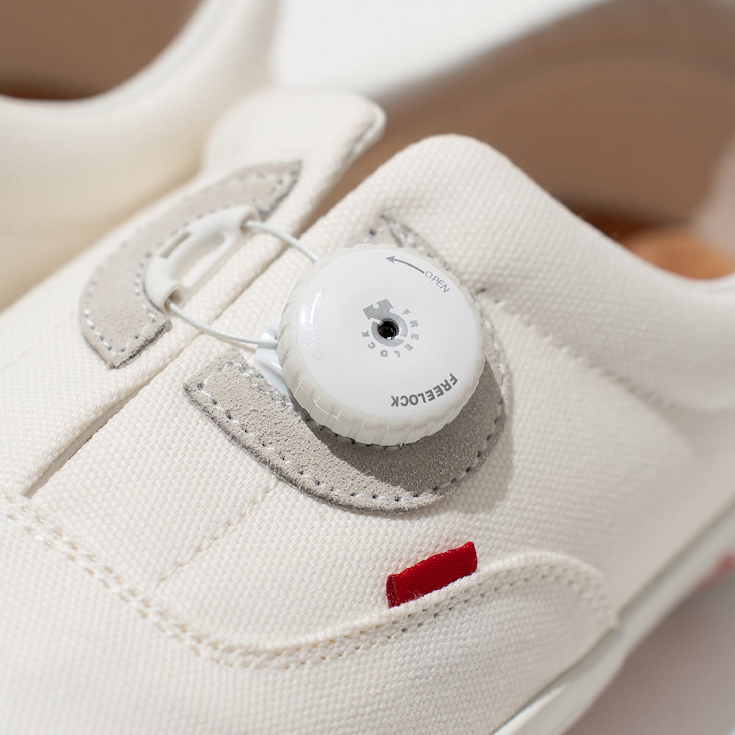 pg CONTRAST-D WHITE