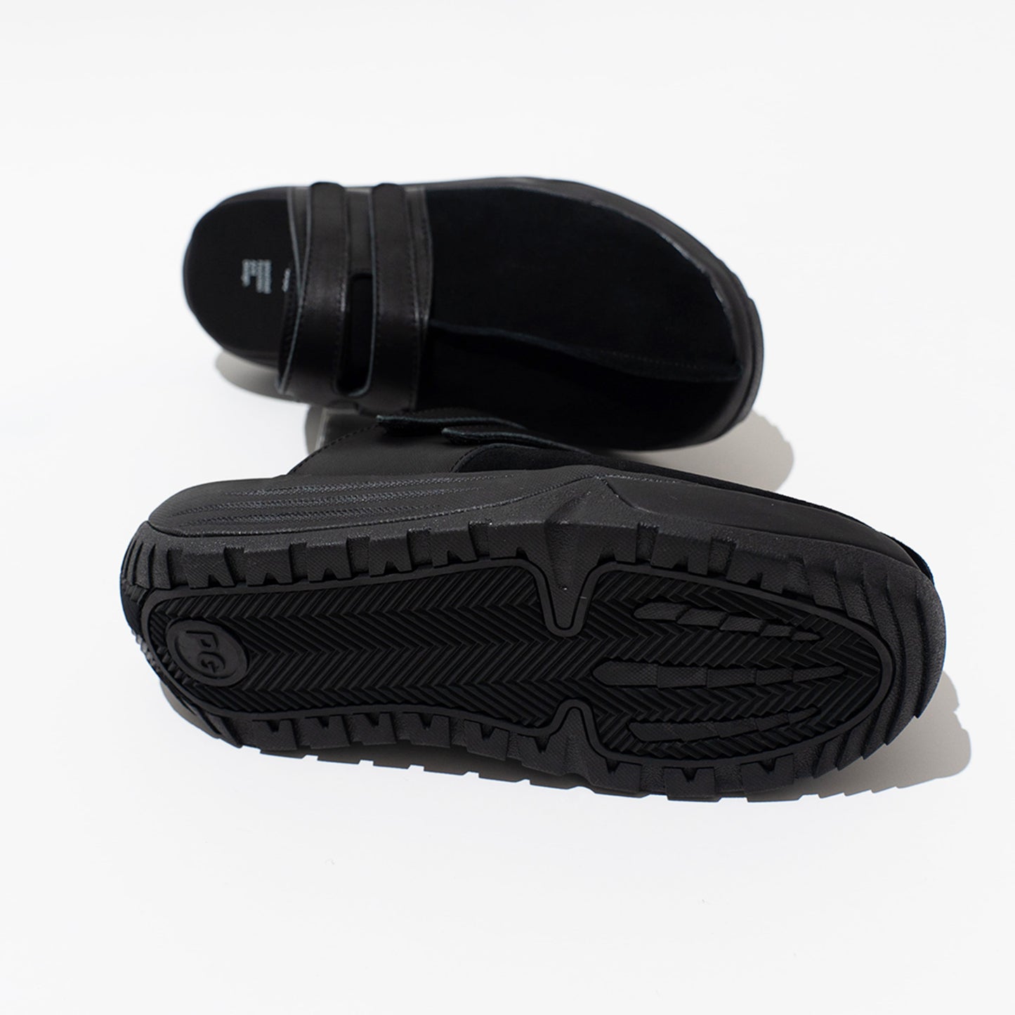 pg AROUND BLACK