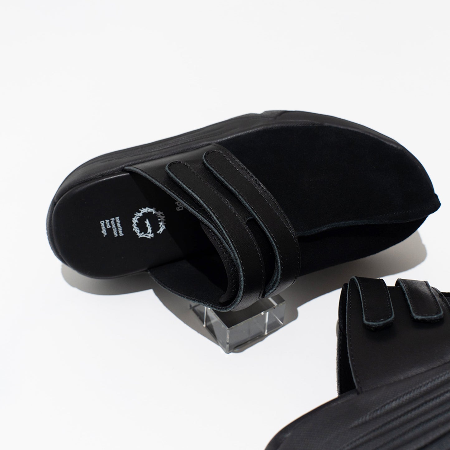 pg AROUND BLACK