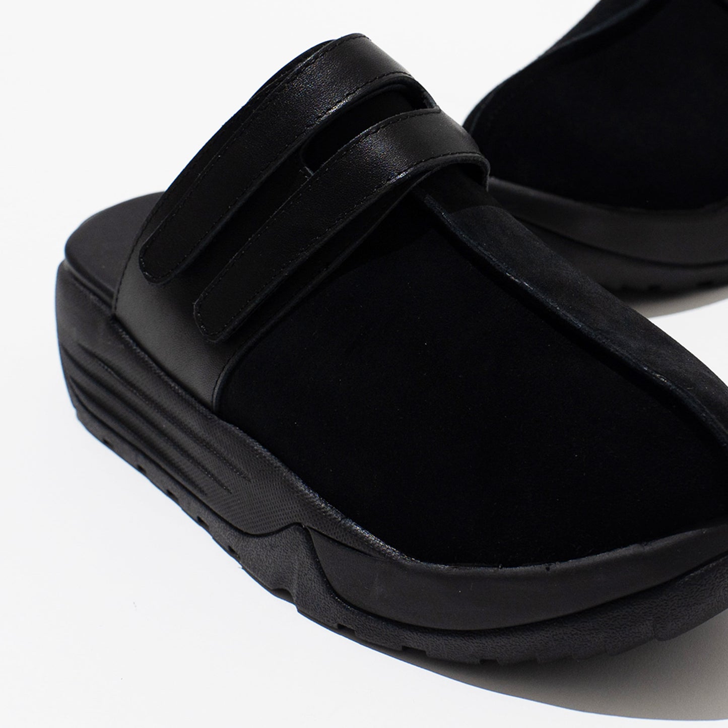 pg AROUND BLACK