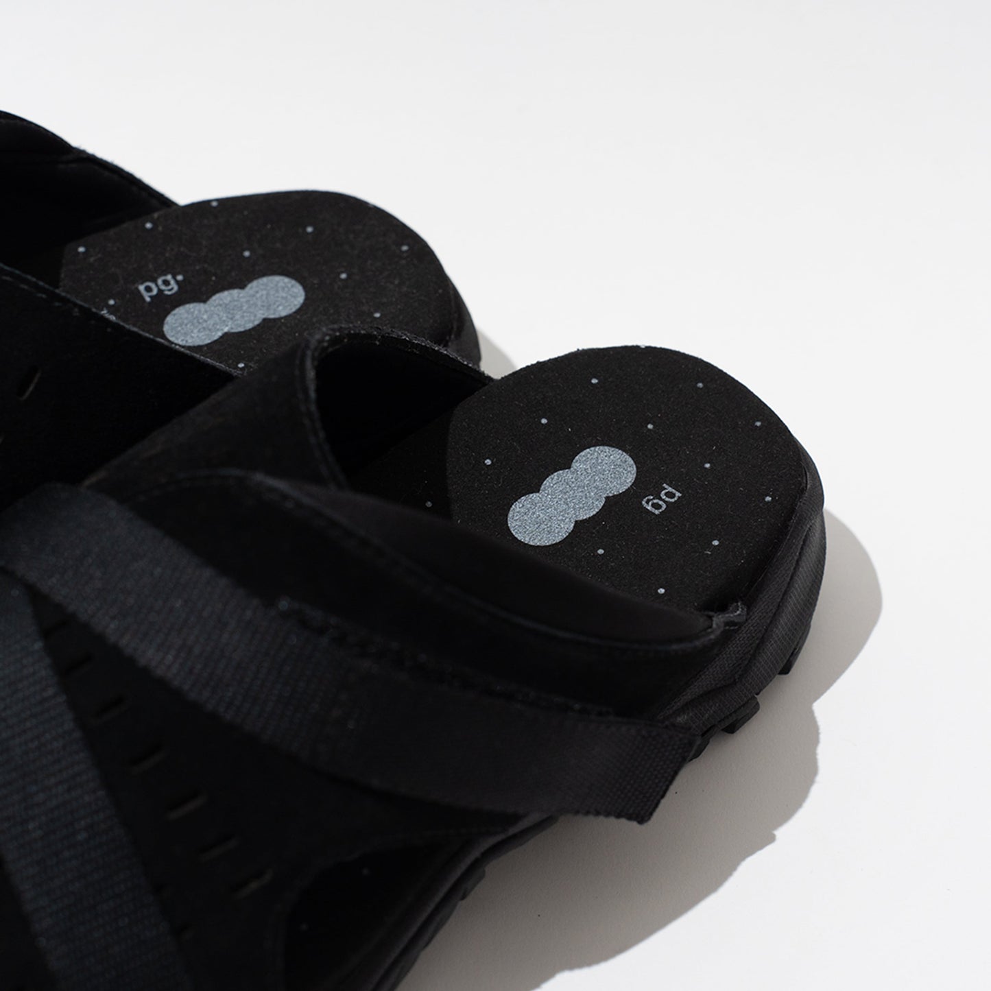 pg DELTA BLACK