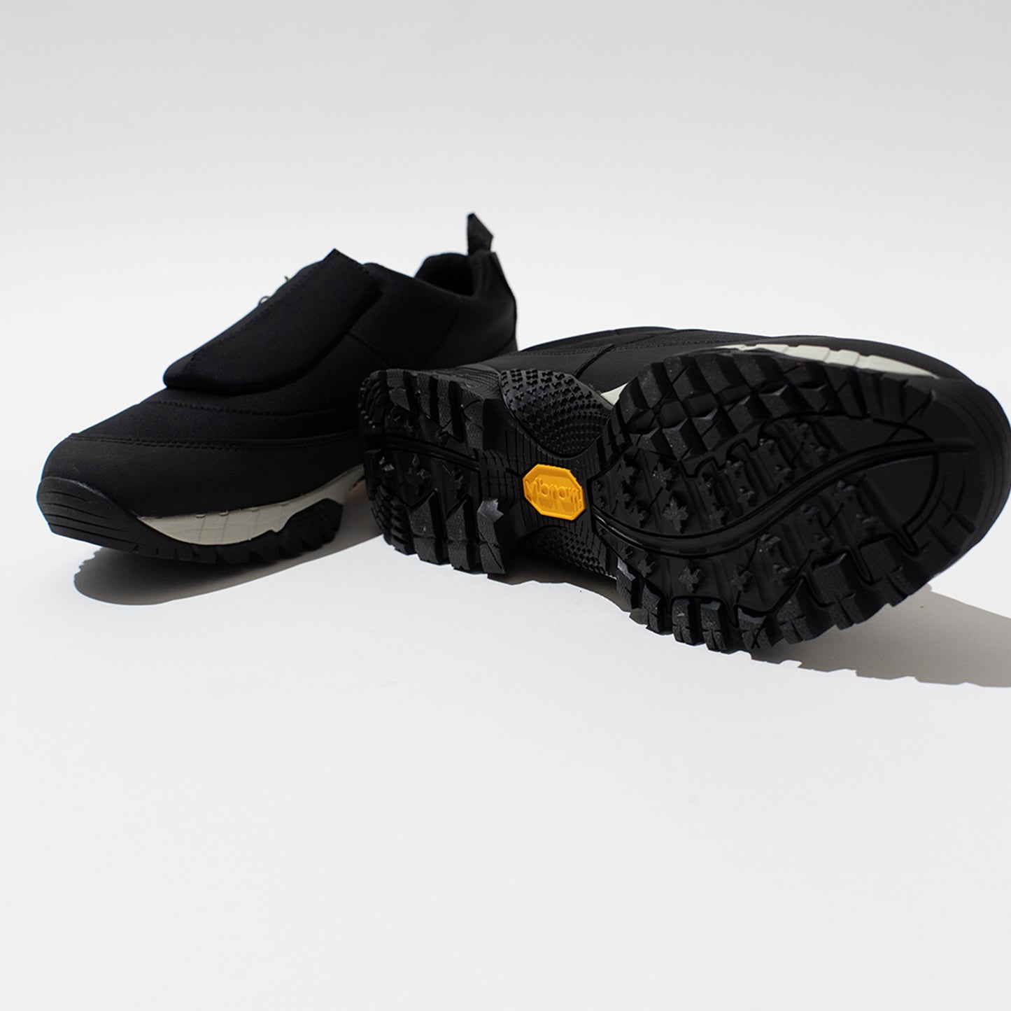 pg INTERCEPTOR BLACK