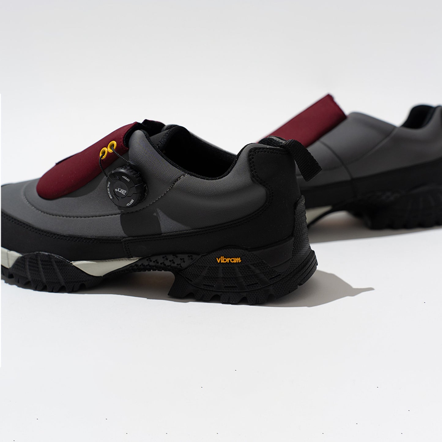 pg INTERCEPTOR BLACK