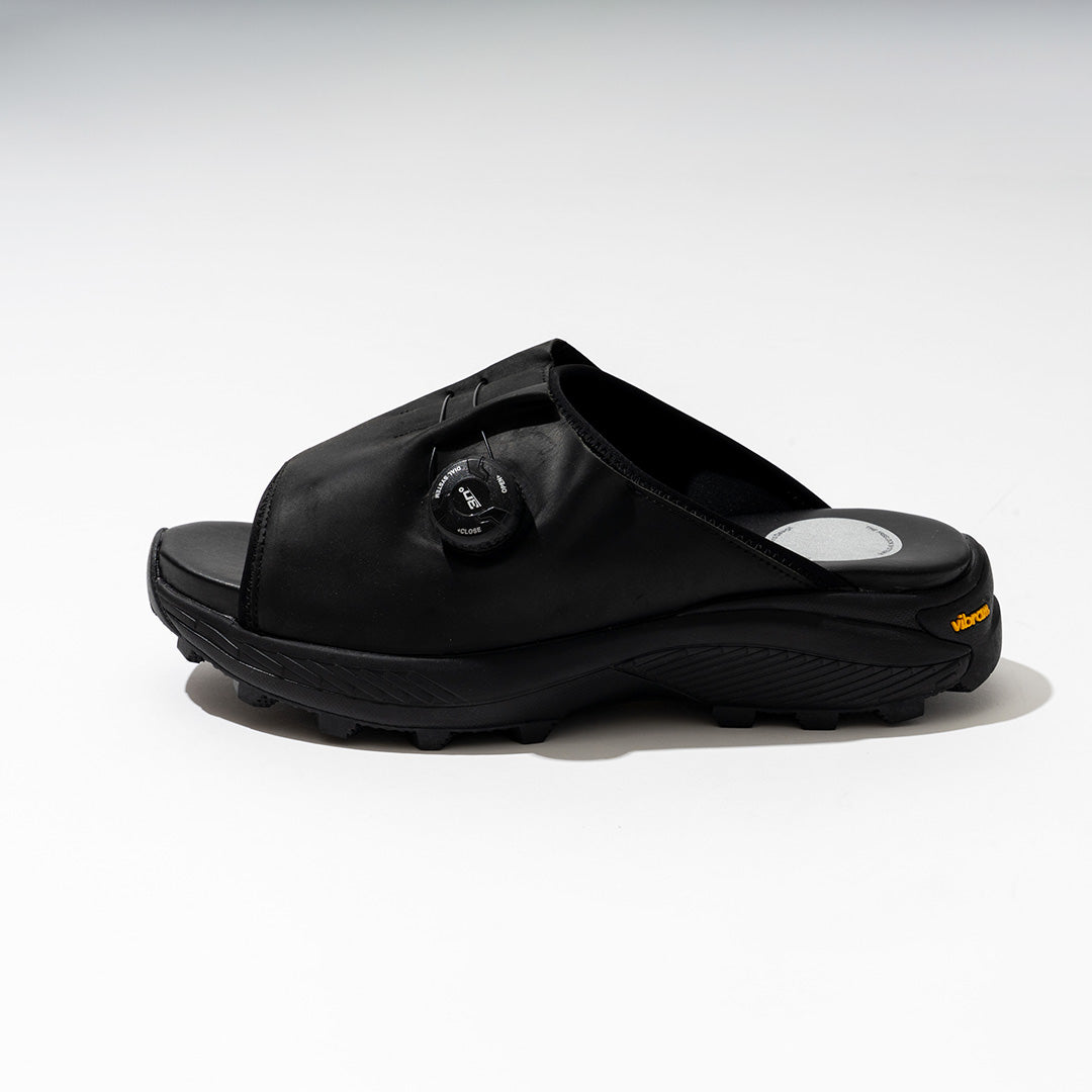 pg  MOMENT BLACK