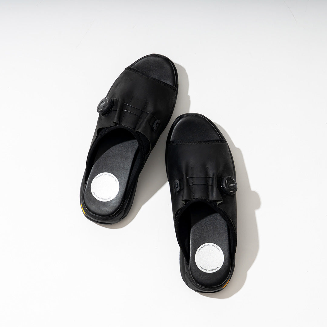 pg  MOMENT BLACK