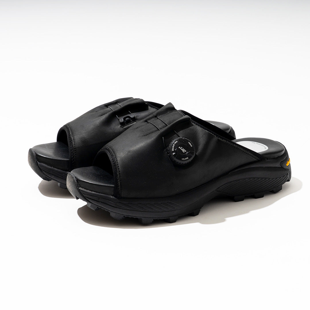 pg  MOMENT BLACK